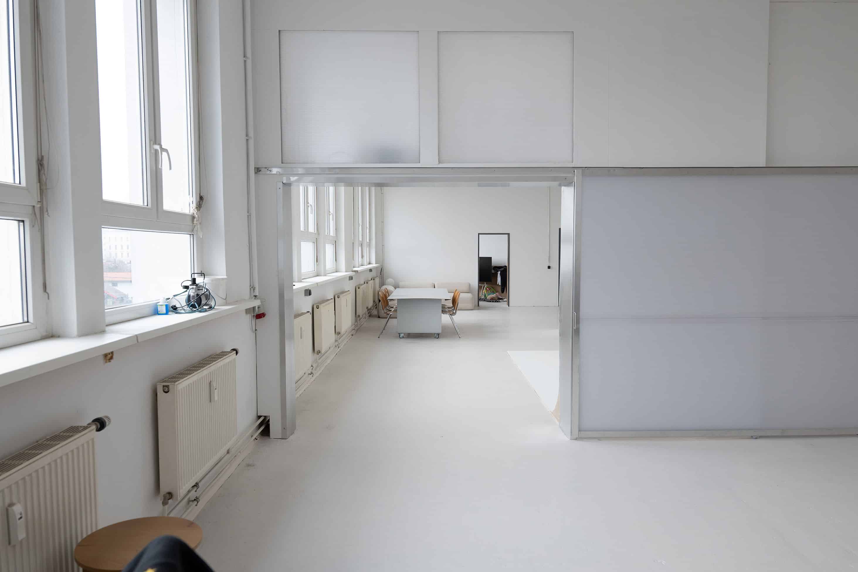 NVRMND Studio Foto Studio Fotostudio Wien Vienna Rent Mietstudio Mieten Tageslicht Daylight Loft Event Location Space Workshop Lastenaufzug Produktionen Produktion production art studio atelier