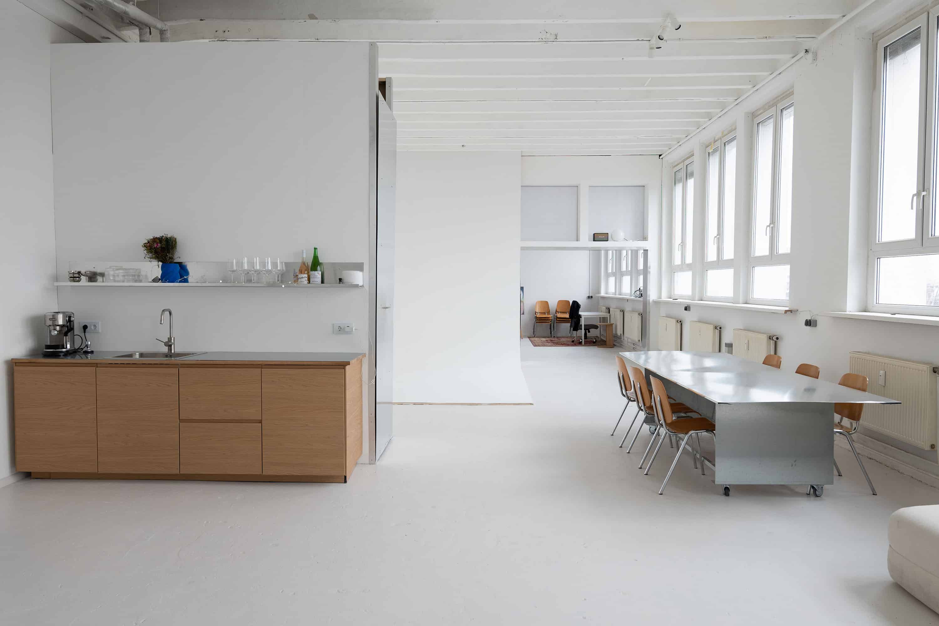 NVRMND Studio Foto Studio Fotostudio Wien Vienna Rent Mietstudio Mieten Tageslicht Daylight Loft Event Location Space Workshop Lastenaufzug Produktionen Produktion production art studio atelier