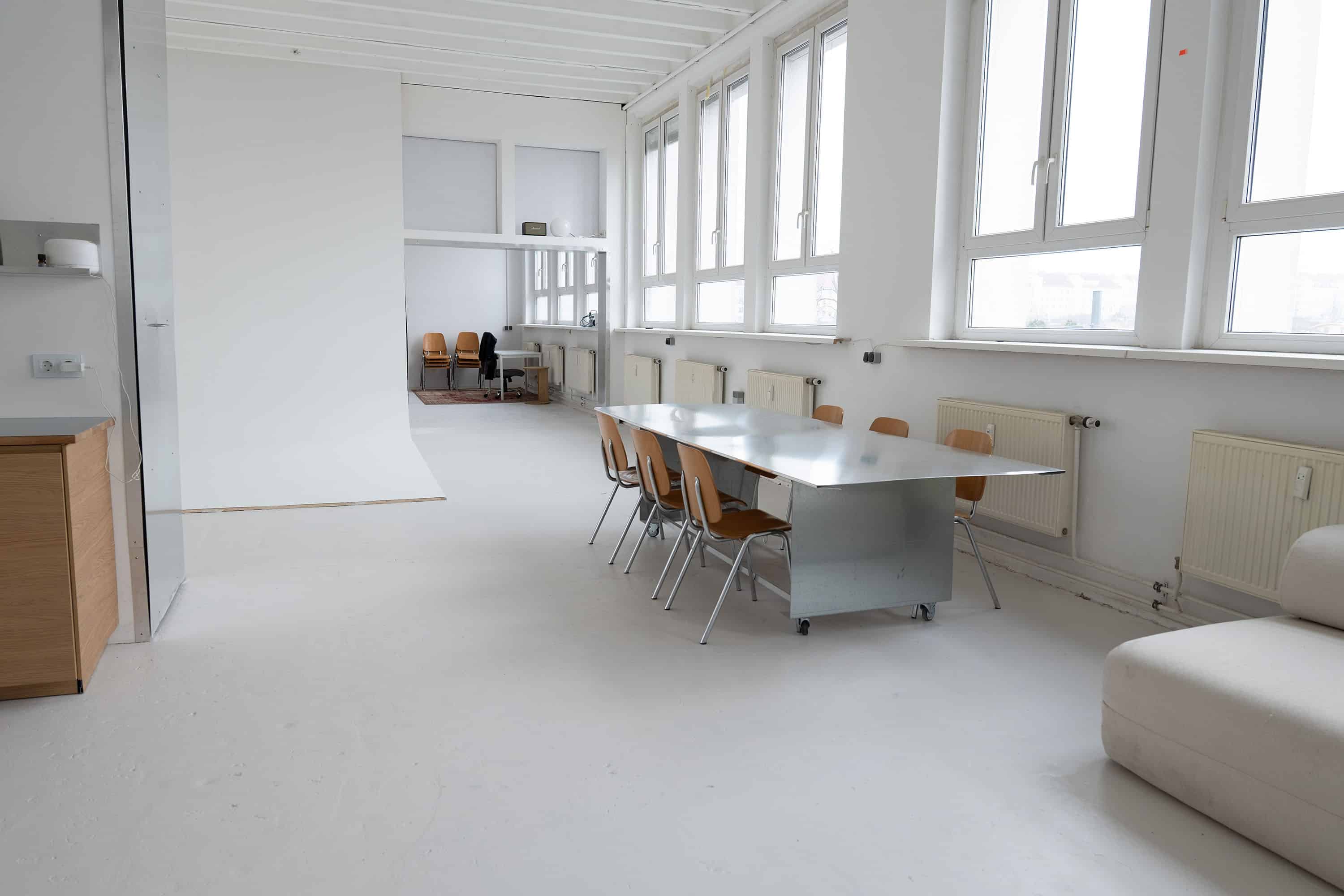 NVRMND Studio Foto Studio Fotostudio Wien Vienna Rent Mietstudio Mieten Tageslicht Daylight Loft Event Location Space Workshop Lastenaufzug Produktionen Produktion production art studio atelier