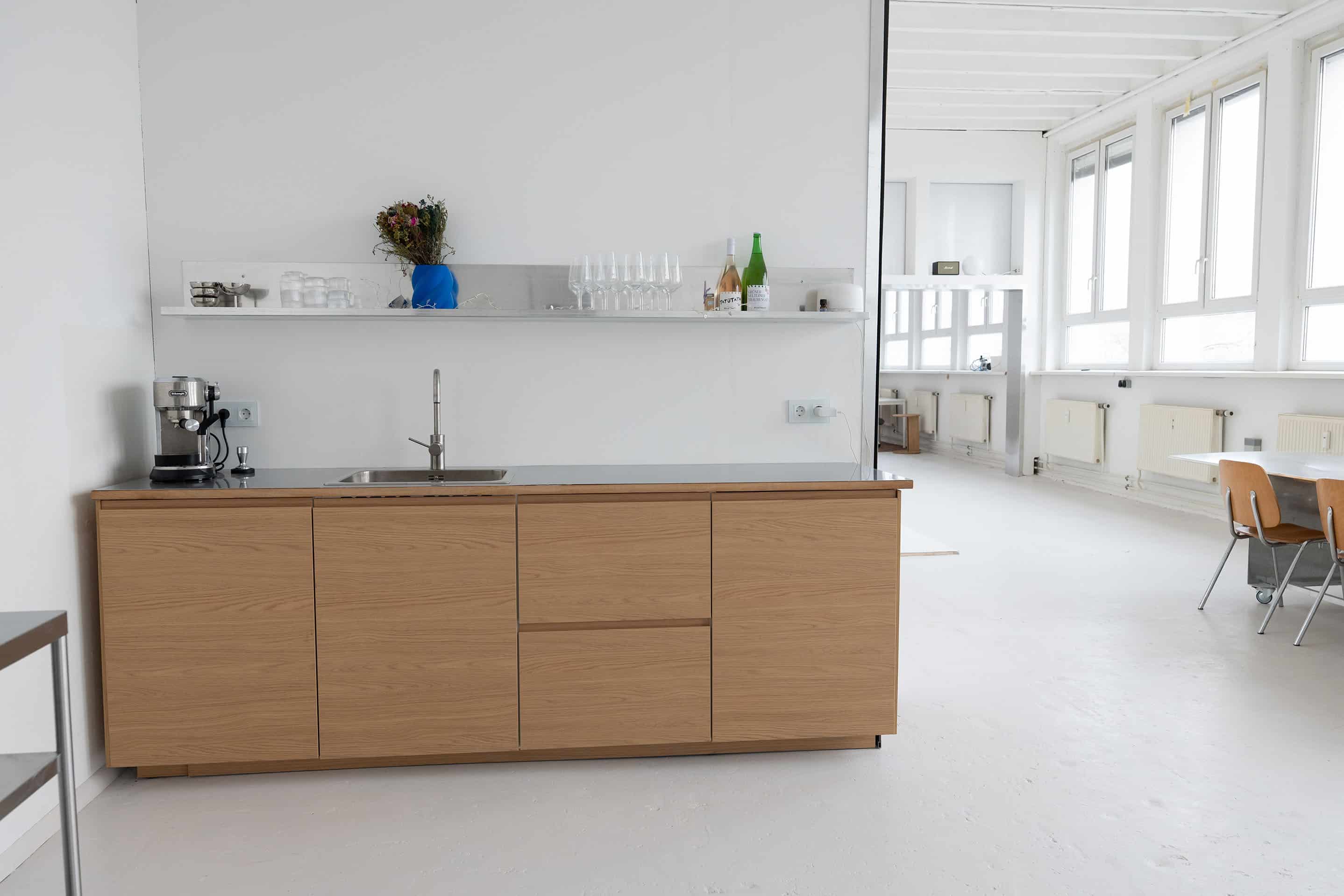 NVRMND Studio Foto Studio Fotostudio Wien Vienna Rent Mietstudio Mieten Tageslicht Daylight Loft Event Location Space Workshop Lastenaufzug Produktionen Produktion production art studio atelier