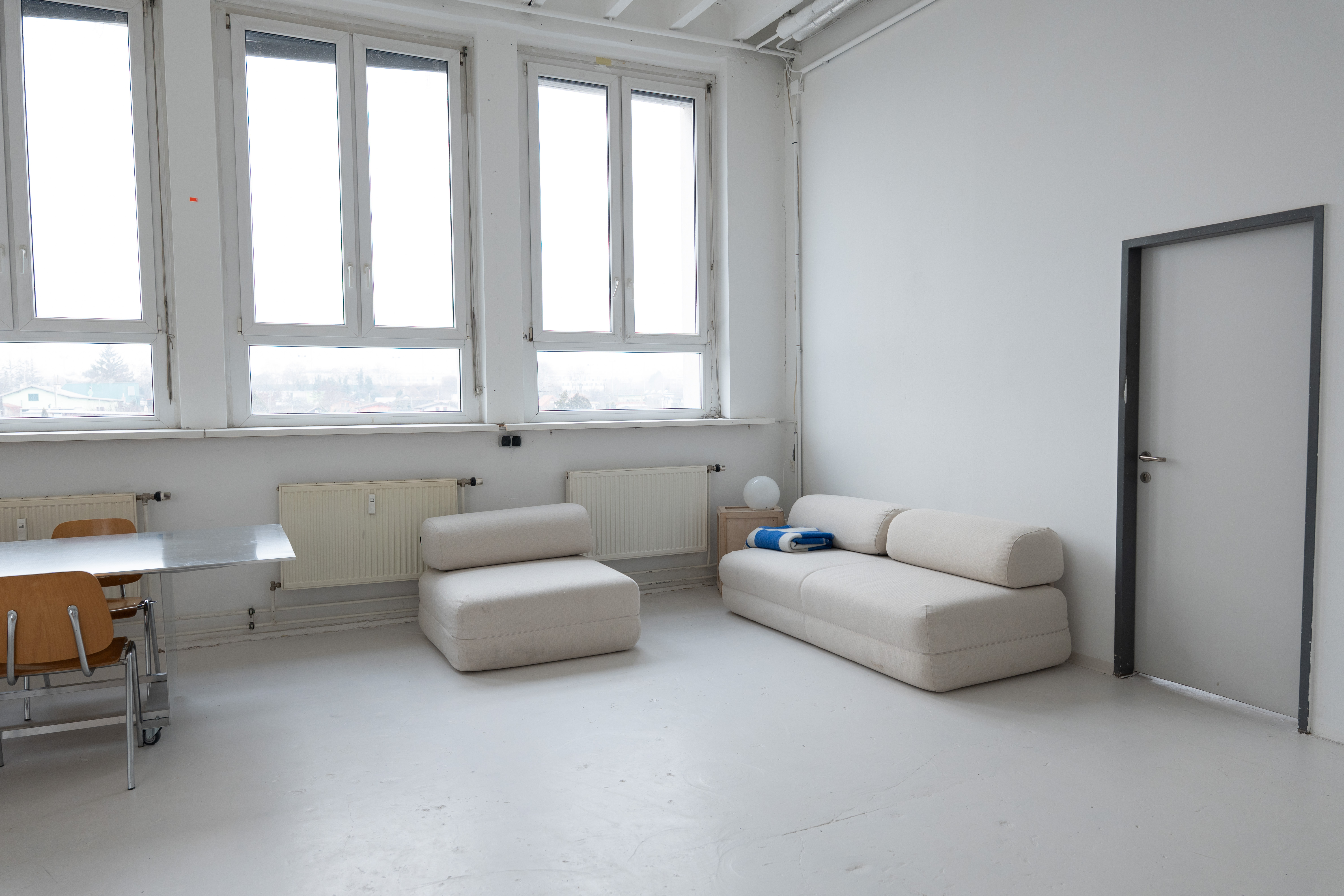 NVRMND Studio Foto Studio Fotostudio Wien Vienna Rent Mietstudio Mieten Tageslicht Daylight Loft Event Location Space Workshop Lastenaufzug Produktionen Produktion production art studio atelier