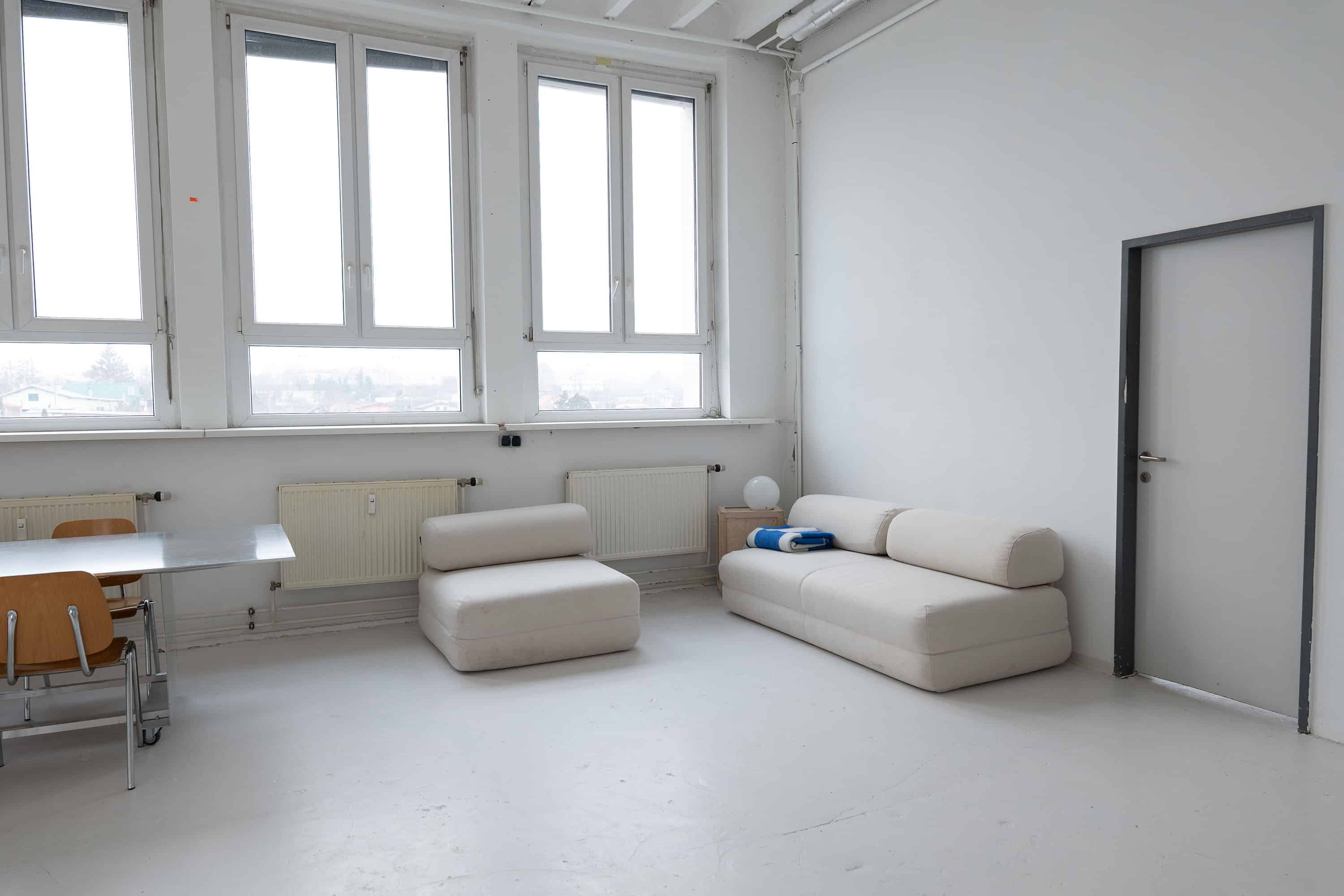 NVRMND Studio Foto Studio Fotostudio Wien Vienna Rent Mietstudio Mieten Tageslicht Daylight Loft Event Location Space Workshop Lastenaufzug Produktionen Produktion production art studio atelier