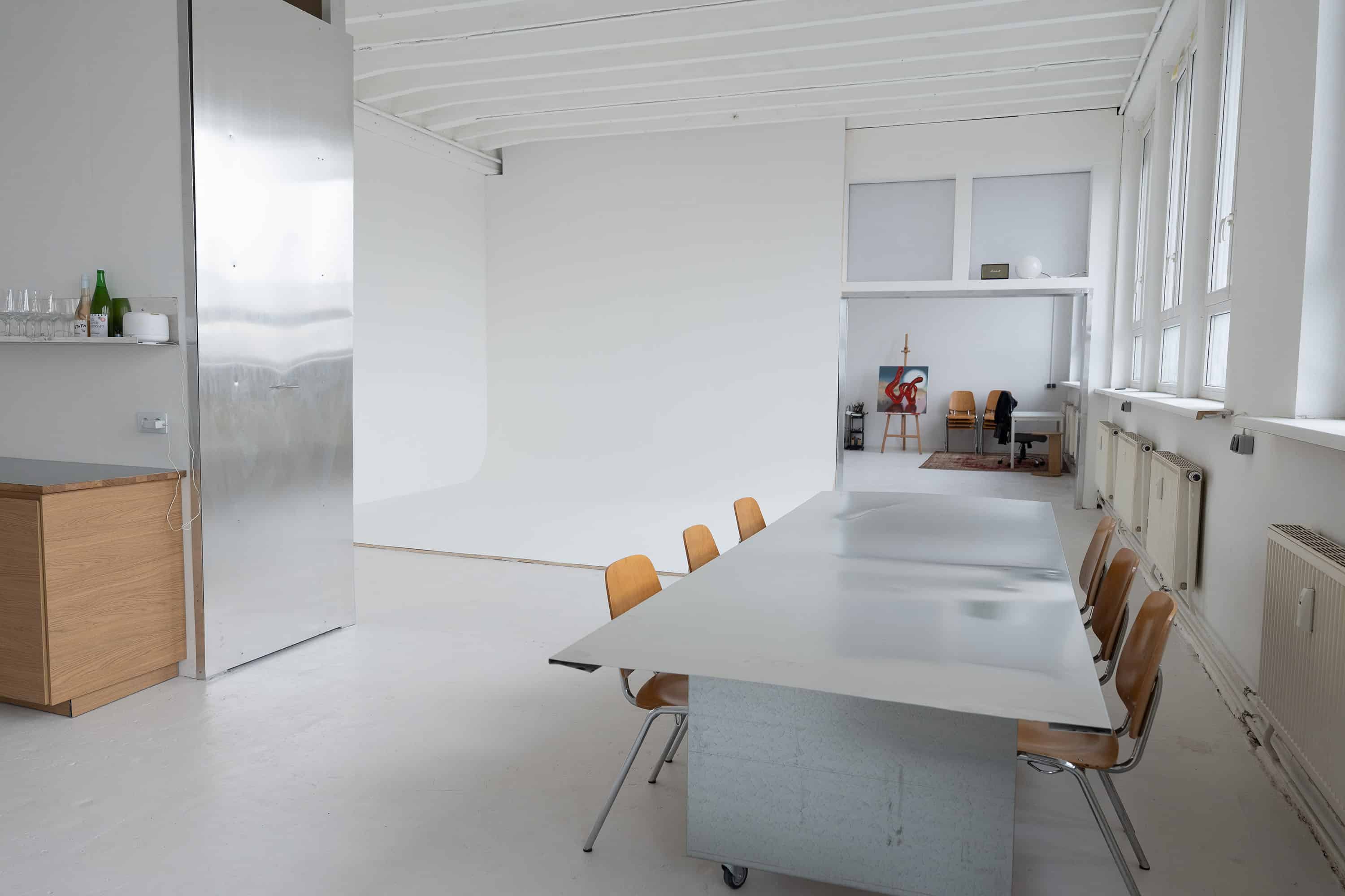 NVRMND Studio Foto Studio Fotostudio Wien Vienna Rent Mietstudio Mieten Tageslicht Daylight Loft Event Location Space Workshop Lastenaufzug Produktionen Produktion production art studio atelier