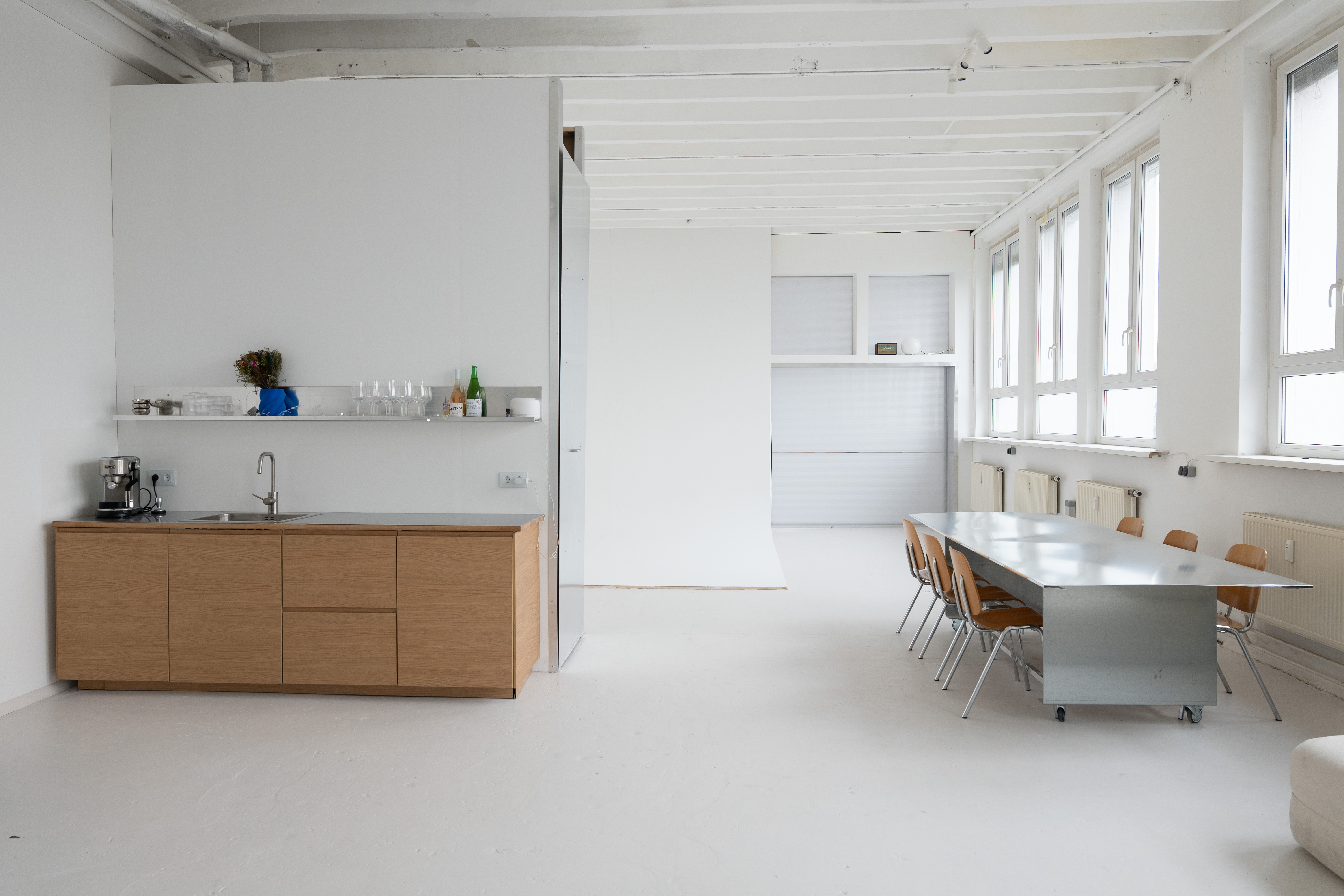 NVRMND Studio Foto Studio Fotostudio Wien Vienna Rent Mietstudio Mieten Tageslicht Daylight Loft Event Location Space Workshop Lastenaufzug Produktionen Produktion production art studio atelier