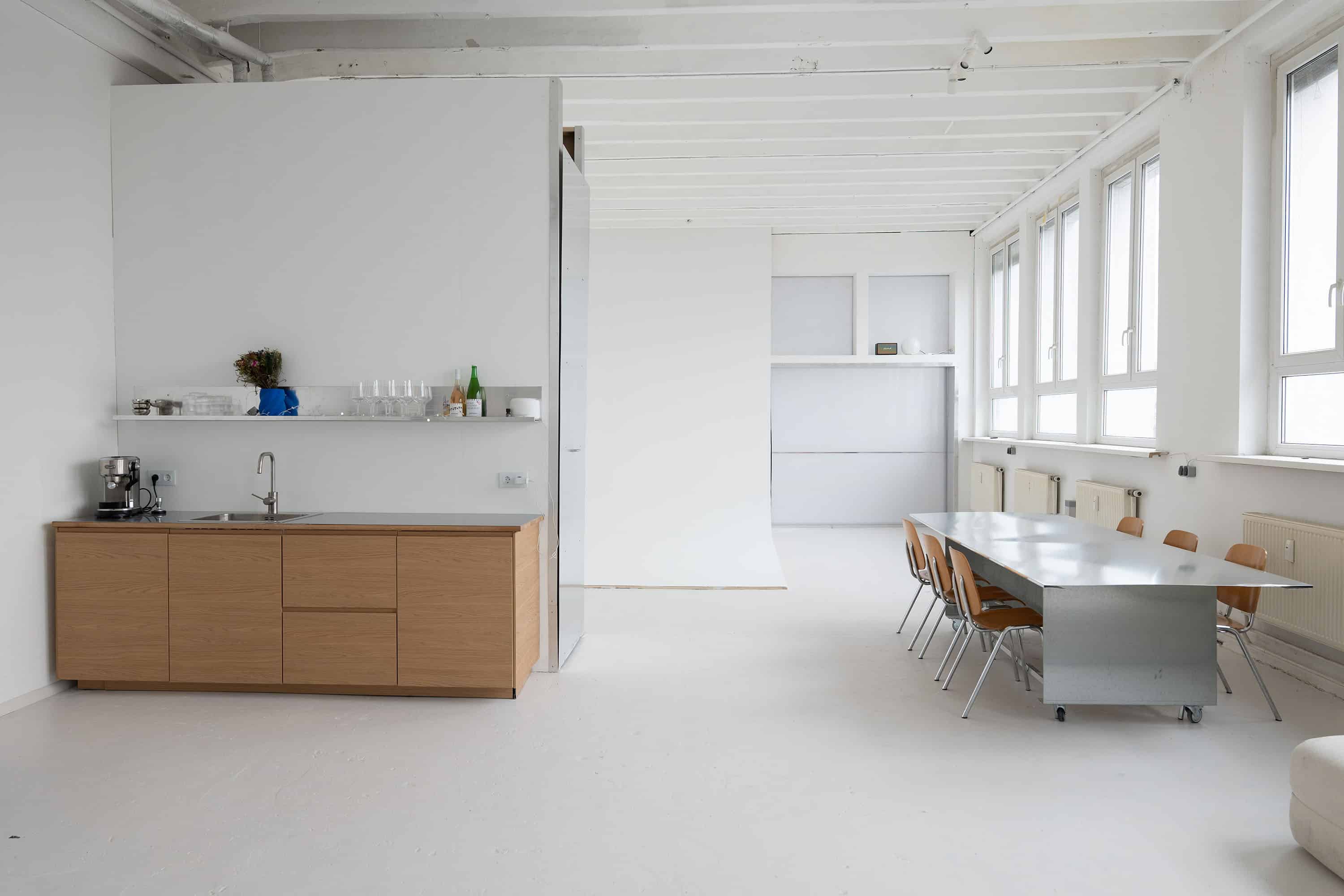 NVRMND Studio Foto Studio Fotostudio Wien Vienna Rent Mietstudio Mieten Tageslicht Daylight Loft Event Location Space Workshop Lastenaufzug Produktionen Produktion production art studio atelier