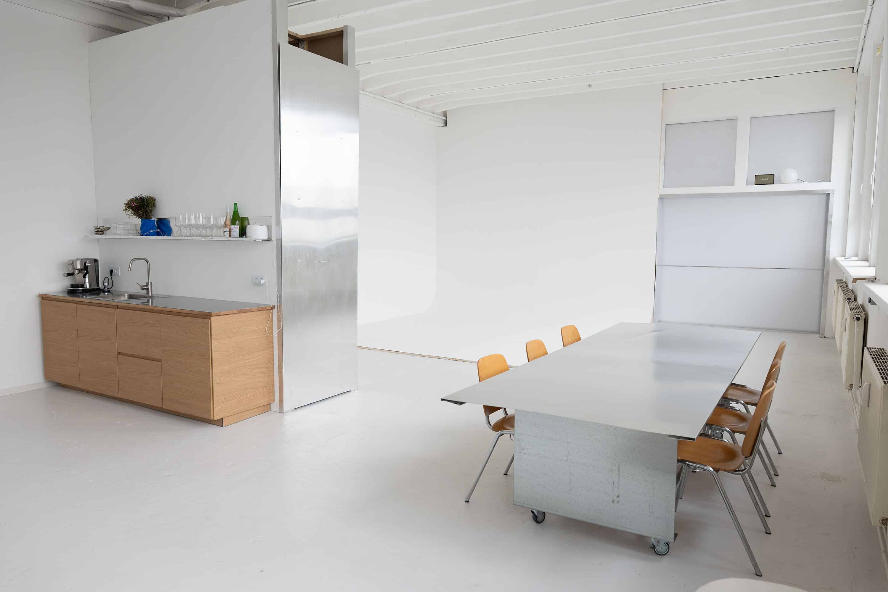 NVRMND Studio Foto Studio Fotostudio Wien Vienna Rent Mietstudio Mieten Tageslicht Daylight Loft Event Location Space Workshop Lastenaufzug Produktionen Produktion production art studio atelier