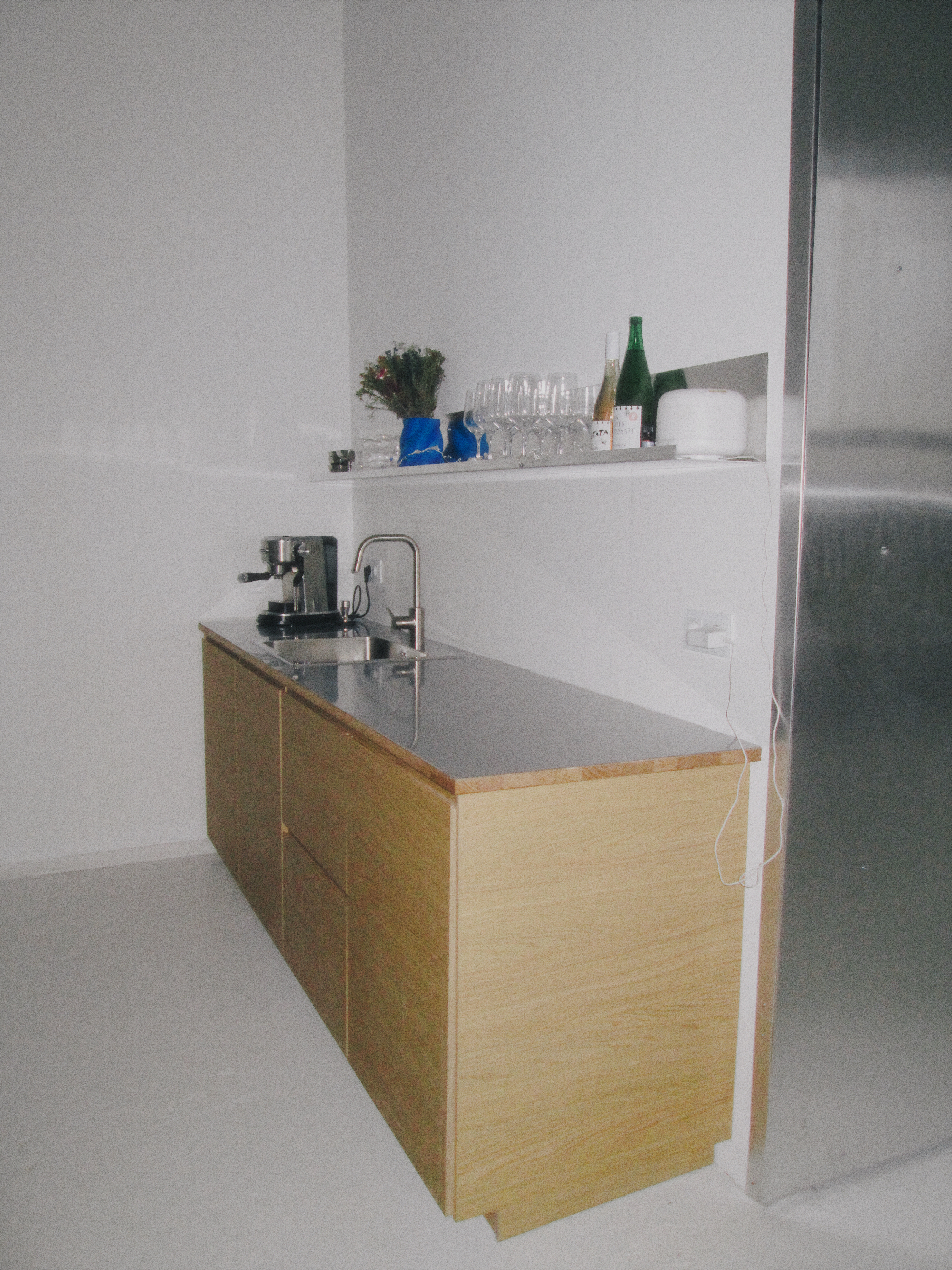 NVMND Studios Wien Vienna Daylight Studio rent Mietstudio Hohlkehle infinity cove fotografie film video social media agentur content creation